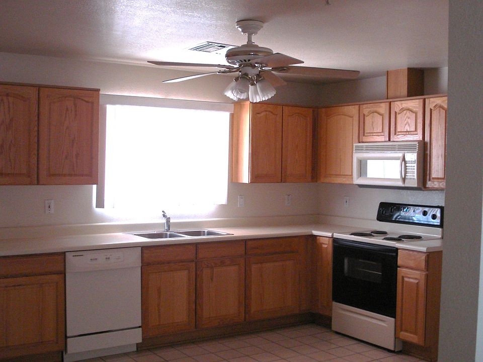 2nd image of 4705 E Hobart St