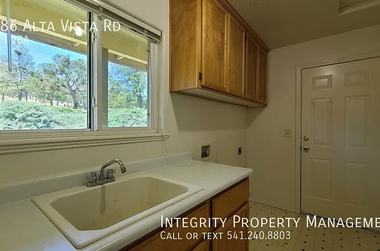 1586 Alta Vista Rd — Photo 19