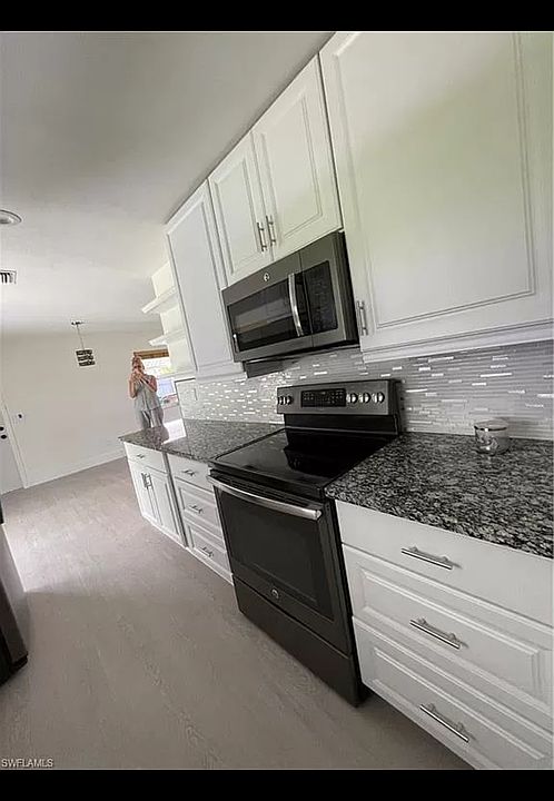 1st image of 1426 NE 4th Ter