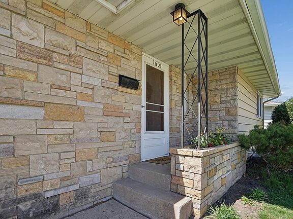2nd image of 1601 Knight Ave N