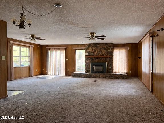 2nd image of 1357 Canterbury Ln