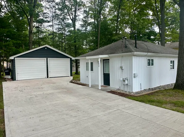 102 Pleasant View Ave, Roscommon, MI 48653