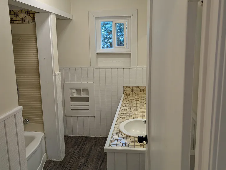904 East St — Photo 17