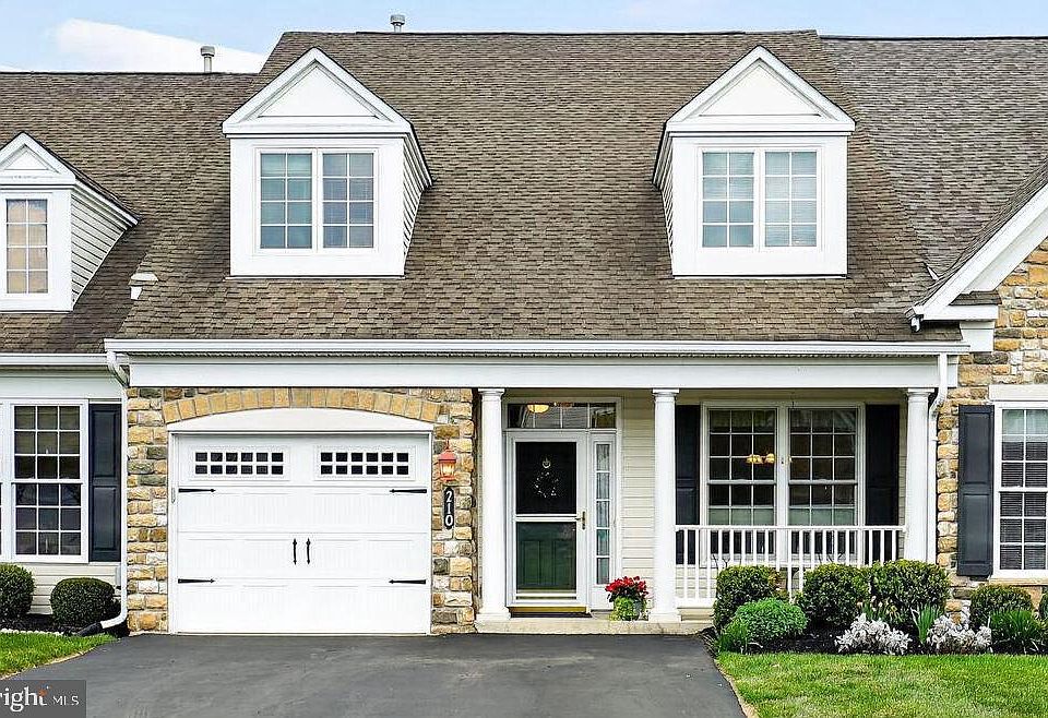 1st image of 210 Reagan Dr