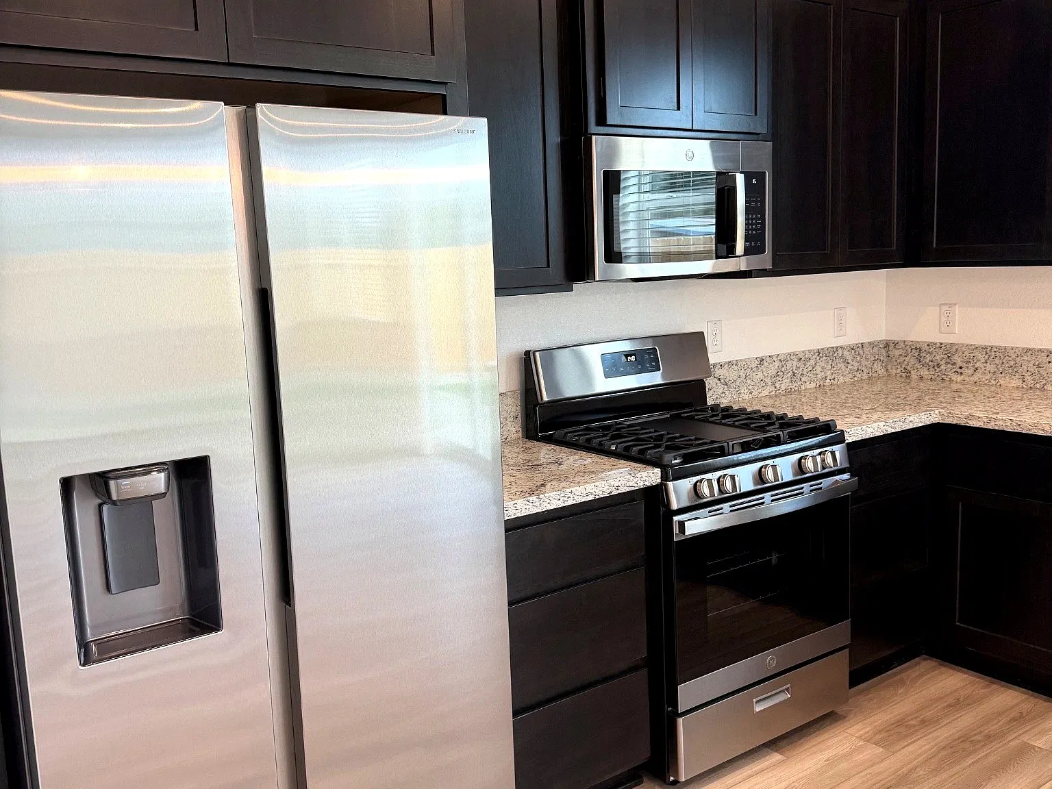 3 bed, 1778 sqft, $3,190 — Photo 3