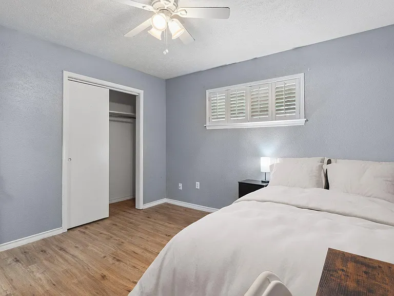Valleyglen Dr — Photo 1