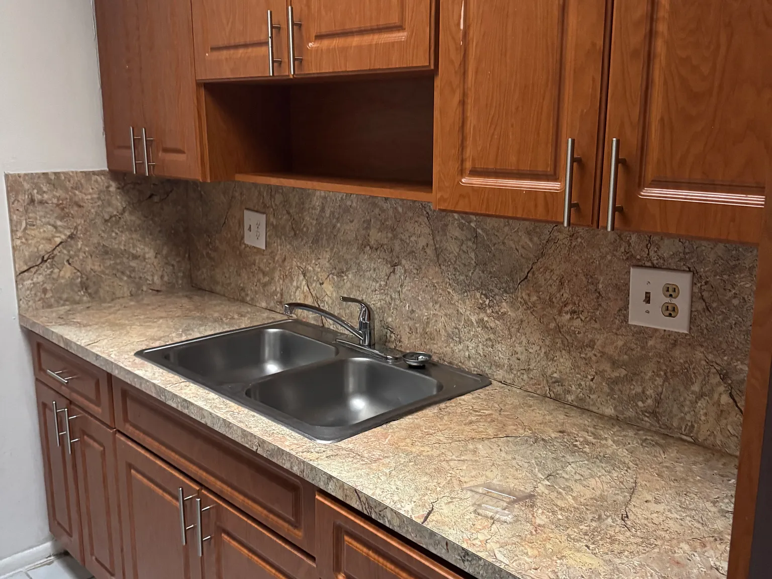 2 bed, 930 sqft, $1,680 — Photo 3