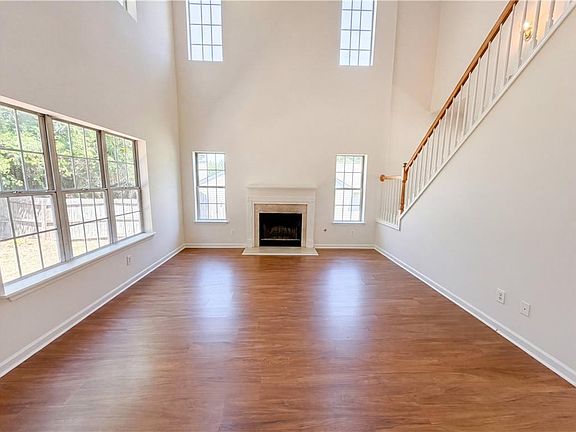3rd image of 835 Shadow Lake Dr