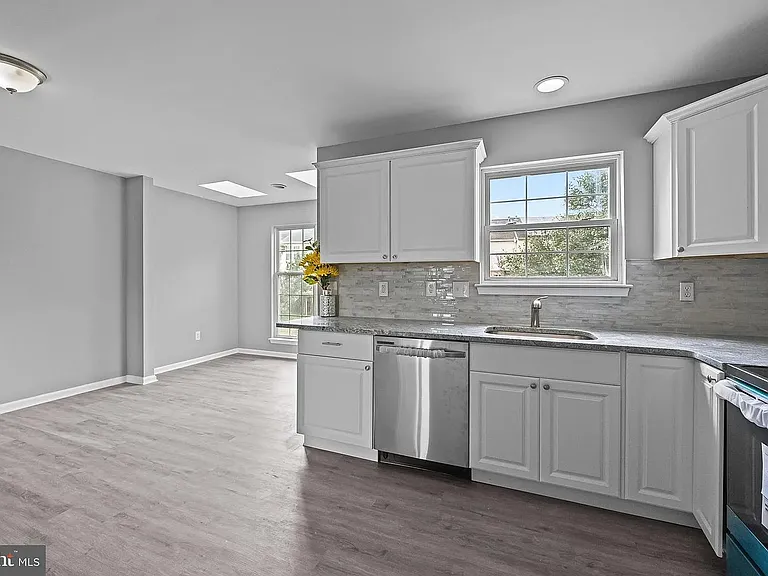 4 S Sherman Dr — Photo 3