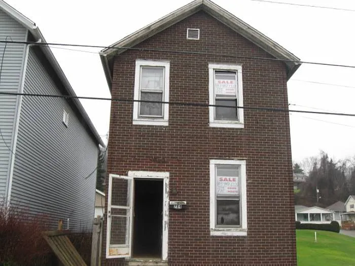 784 Kennedy St photo 1