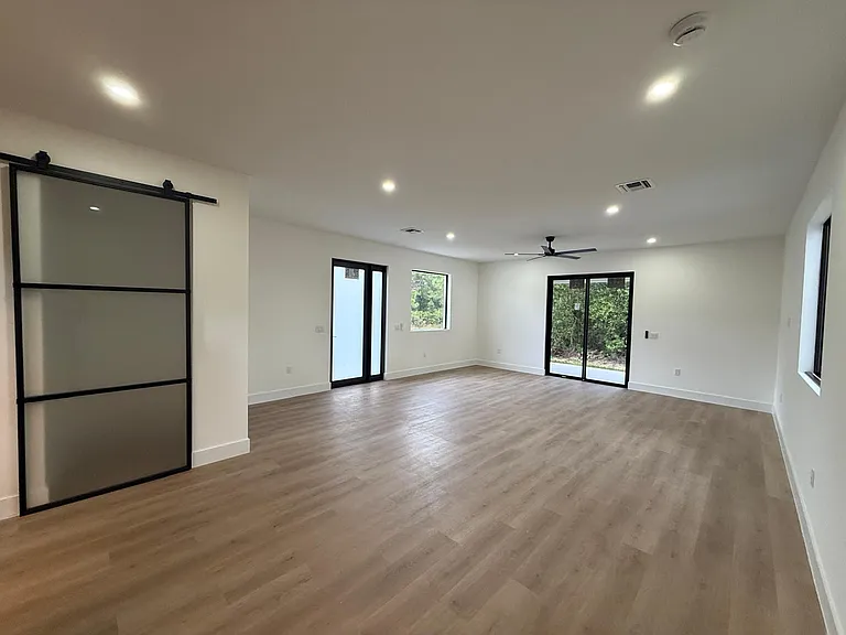1034 E Alcalde Saint St E — Photo 11