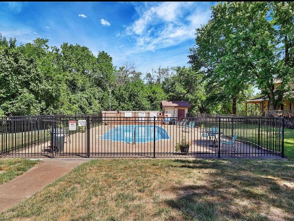 2421 S Yellowstone St Wichita KS Zillow