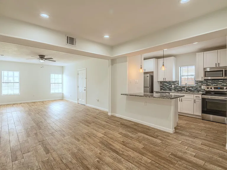 2319 Rosewood St #A — Photo 2