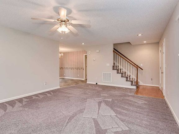 3rd image of 242 Lynhaven Dr