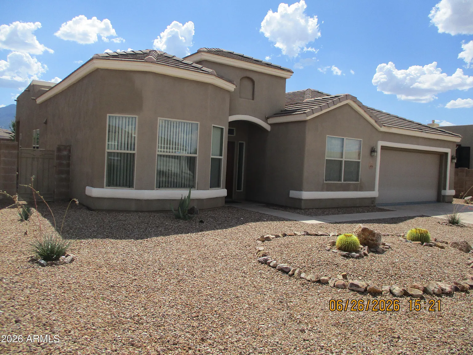 4 bed, 2.0 bath, 2456 sqft, $2,200 — Photo 1