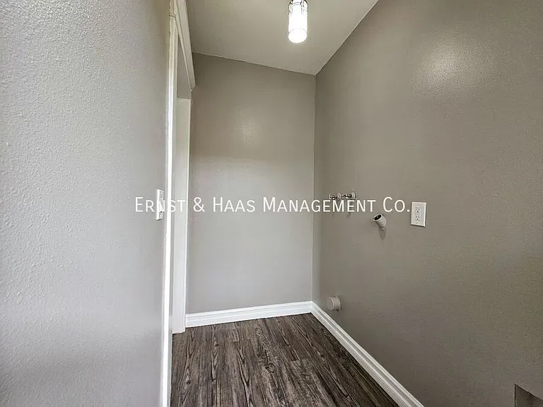 755 Elm Ave — Photo 10