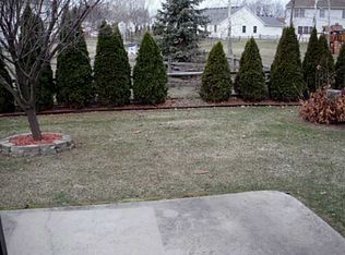 606 Crystal Lake Dr, Holland, OH 43528