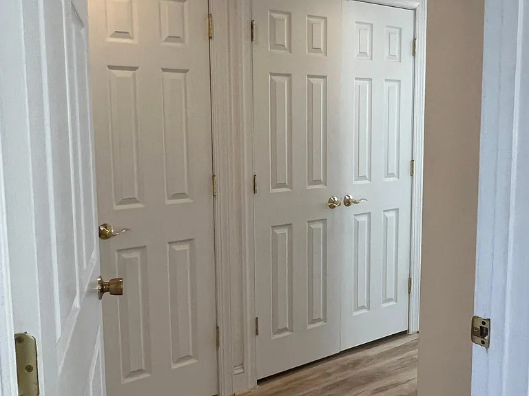 Level 2
Entrance to Kitchen
Extra closet spaces