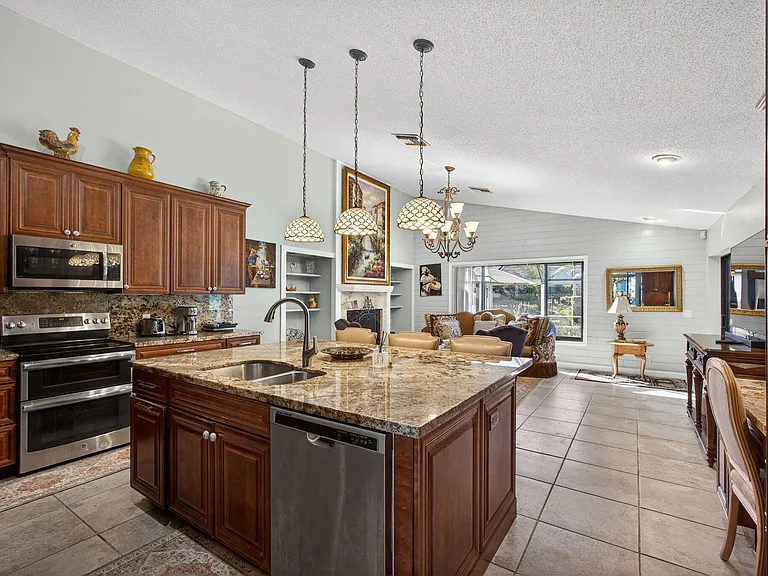 168 Thornton Dr — Photo 10