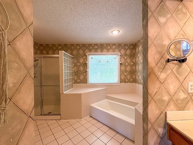 1307 NE 96th Ter — Photo 25