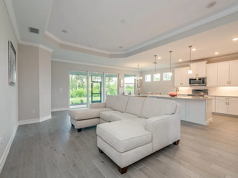 339 Tamarindo Ln — Photo 5