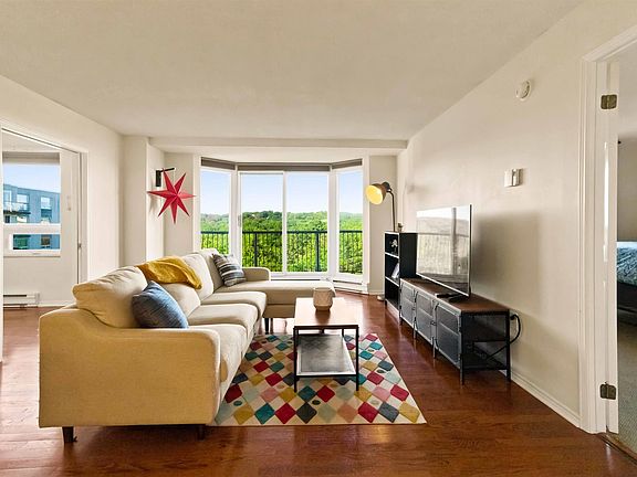 3rd image of 30 Brookdale Cres #810