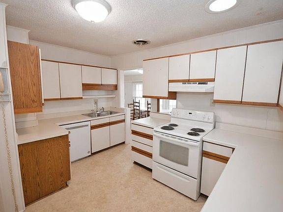 5th image of 306 Plainview Ave