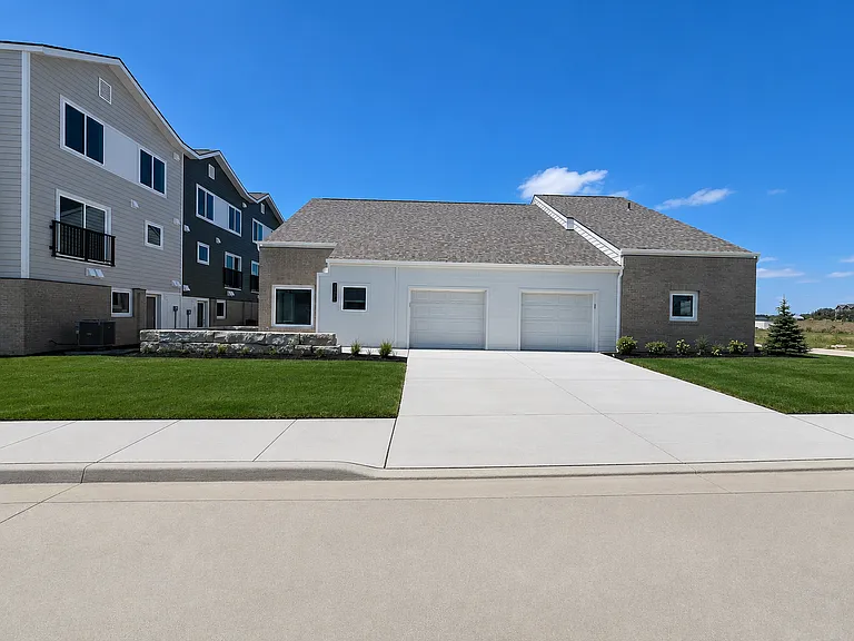 Tallgrass Apartments — Photo 11