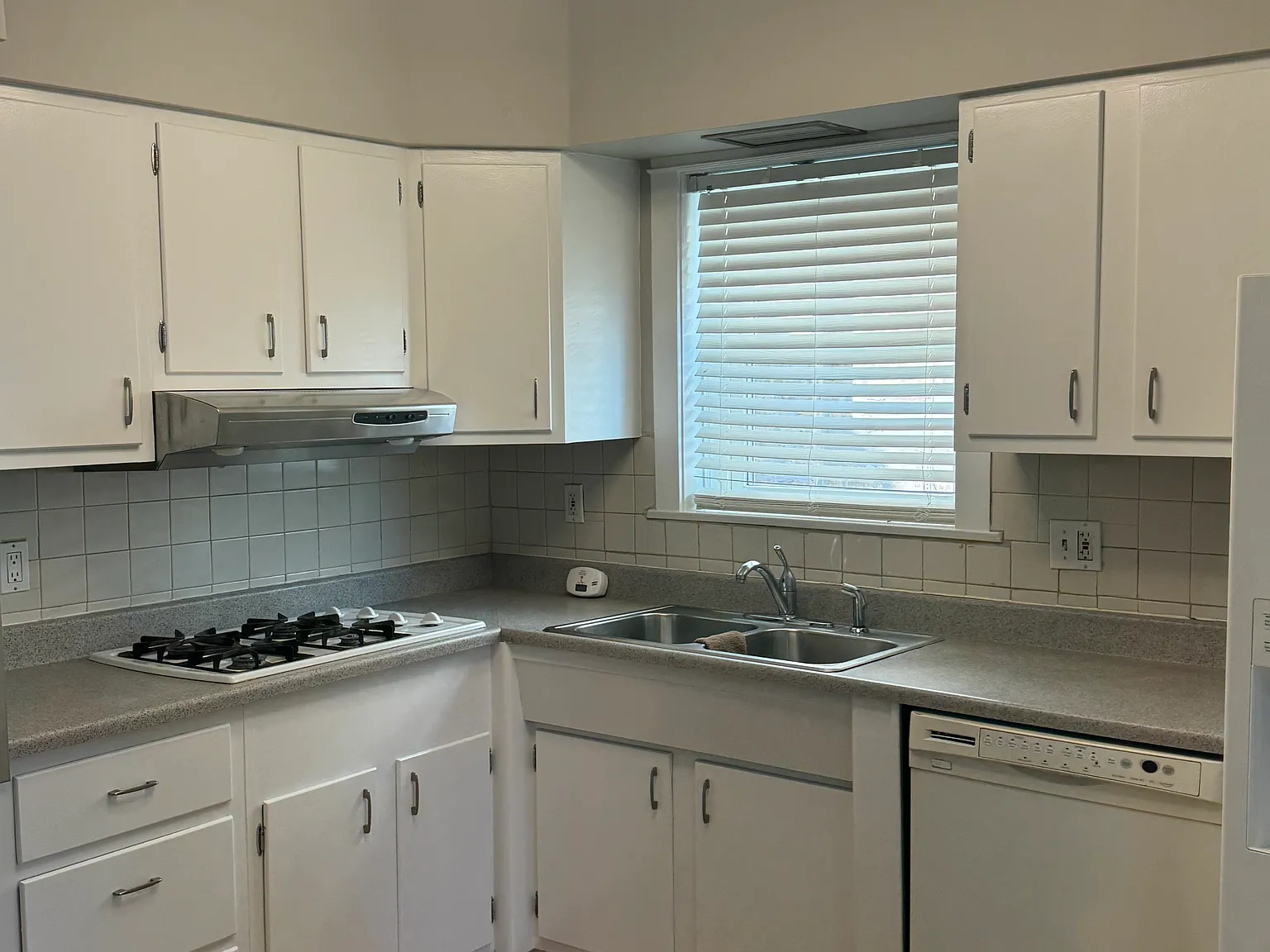 2 bed, 1100 sqft, $2,100 — Photo 3