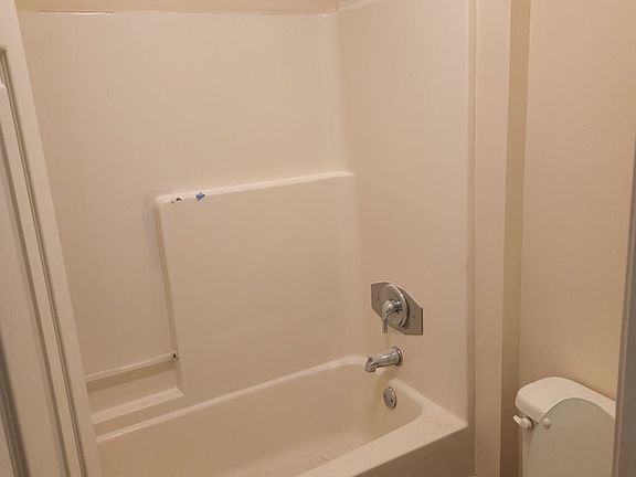 5th image of 3411 Landmark Dr