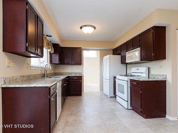 3rd image of 1319 Lazy Hollow Ct