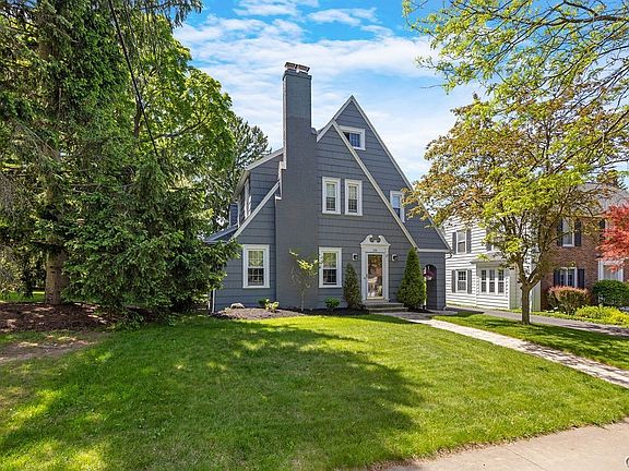 3rd image of 216 Standish Dr
