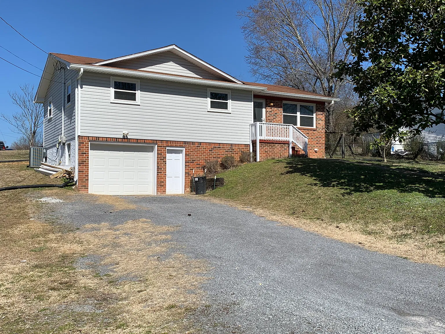 3 bed, 1.5 bath, 1154 sqft, $1,900 — Photo 2