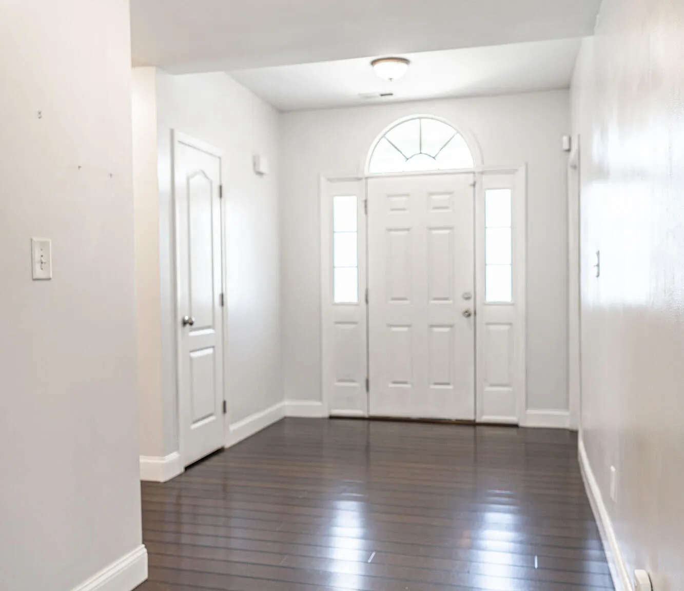 4 bed, 3.0 bath, 2400 sqft, $2,200 — Photo 4