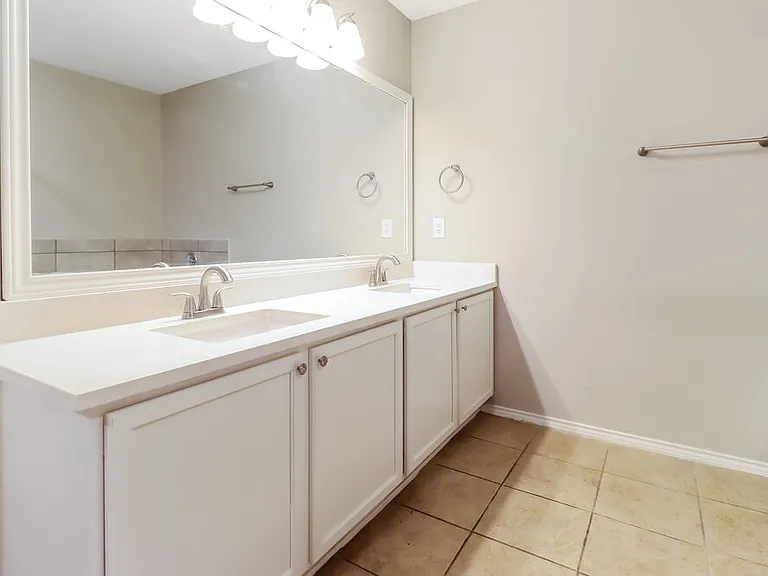 4000 Tuscany Ct — Photo 12