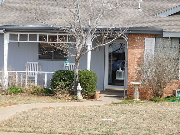 2nd image of 2412 Idlewilde Dr
