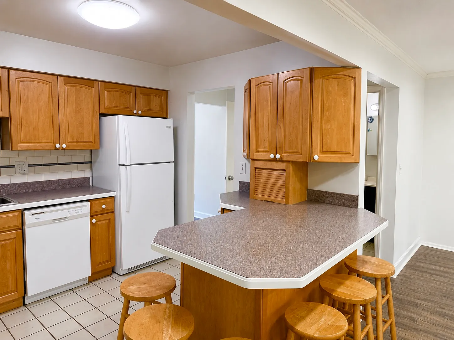 3 bed, 3.5 bath, 1400 sqft, $2,000 — Photo 3
