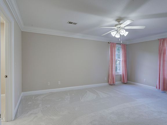 42nd image of 405 Heather View Dr