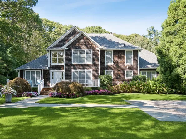 261 Edge Of Woods Rd, Southampton, NY 11968