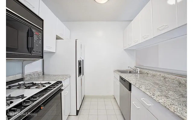 Sold by Douglas Elliman | media 15