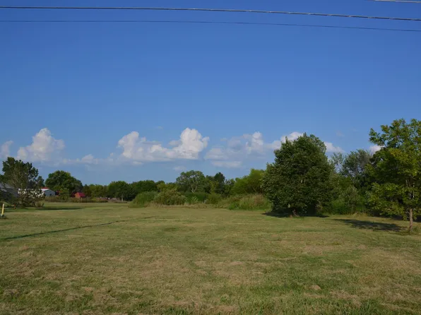 1202 N 11th St, Osage City, KS 66523