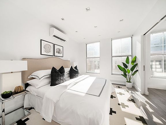 5th image of 136 Beekman St Unit Townhouse