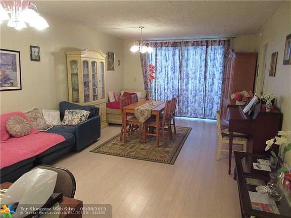 3rd image of 2861 Somerset Dr APT 111