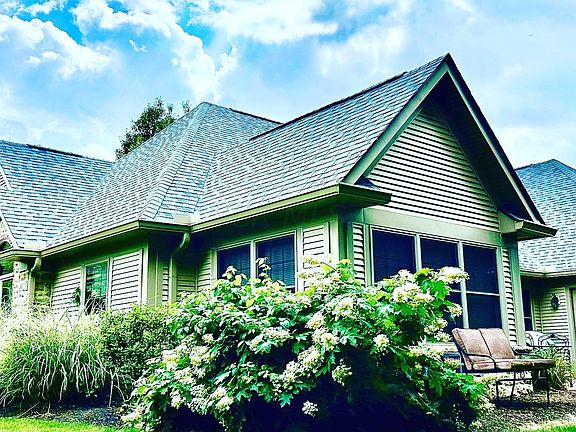 3rd image of 438 Cottage Grv E