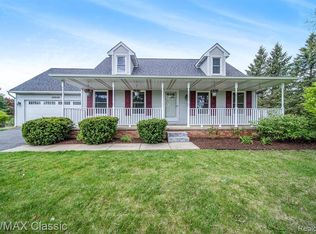 59656 Sterling Dr, New Hudson, MI