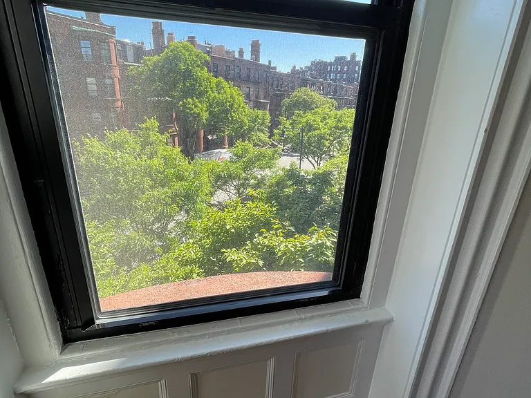 504 Beacon St — Photo 4