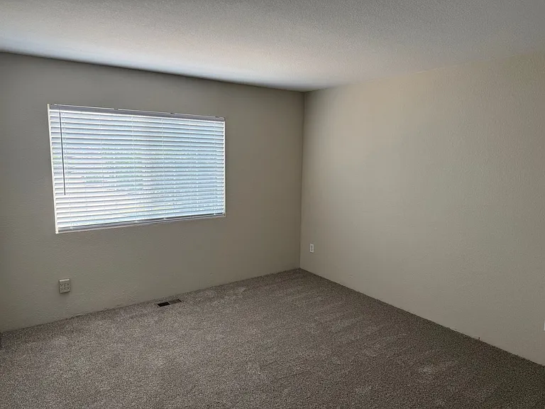 4783 Perth St — Photo 18