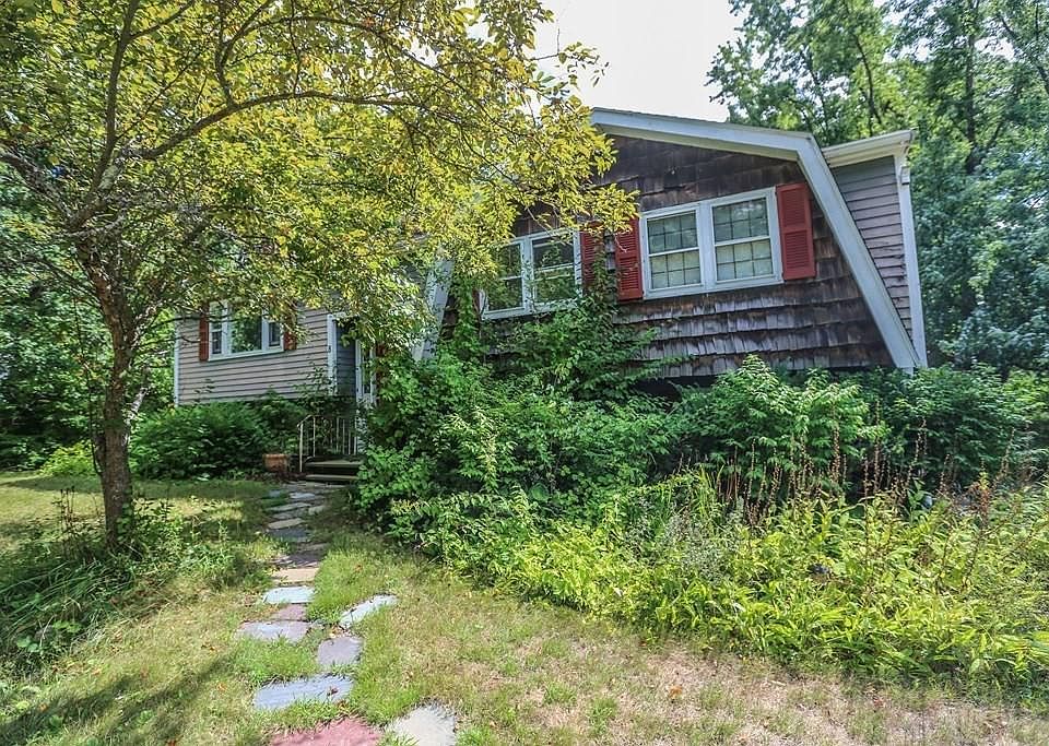 1st image of 8 Briarcliff Dr