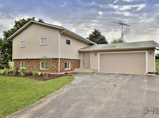 6301 Giant Oaks Rd, Wonder Lake, IL 60097