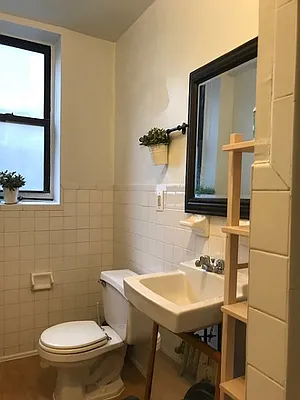 Rented by Perry Associates NYC Inc | media 8